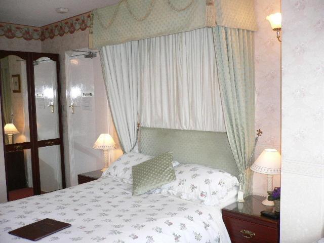 Moonraker House Hotel สแตรทฟอร์ด อะพอน เอวอน ห้อง รูปภาพ