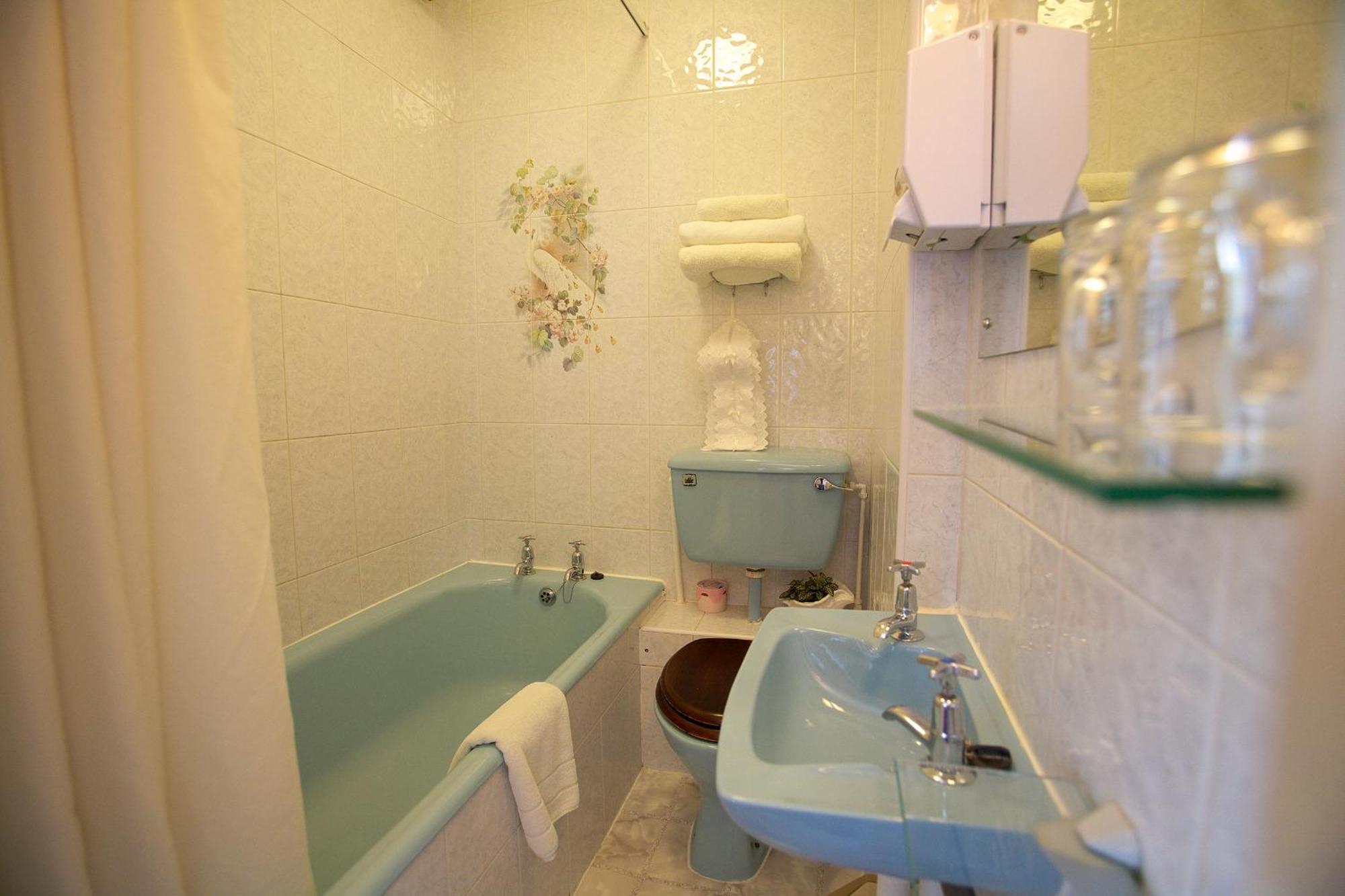 Moonraker House Hotel สแตรทฟอร์ด อะพอน เอวอน ภายนอก รูปภาพ