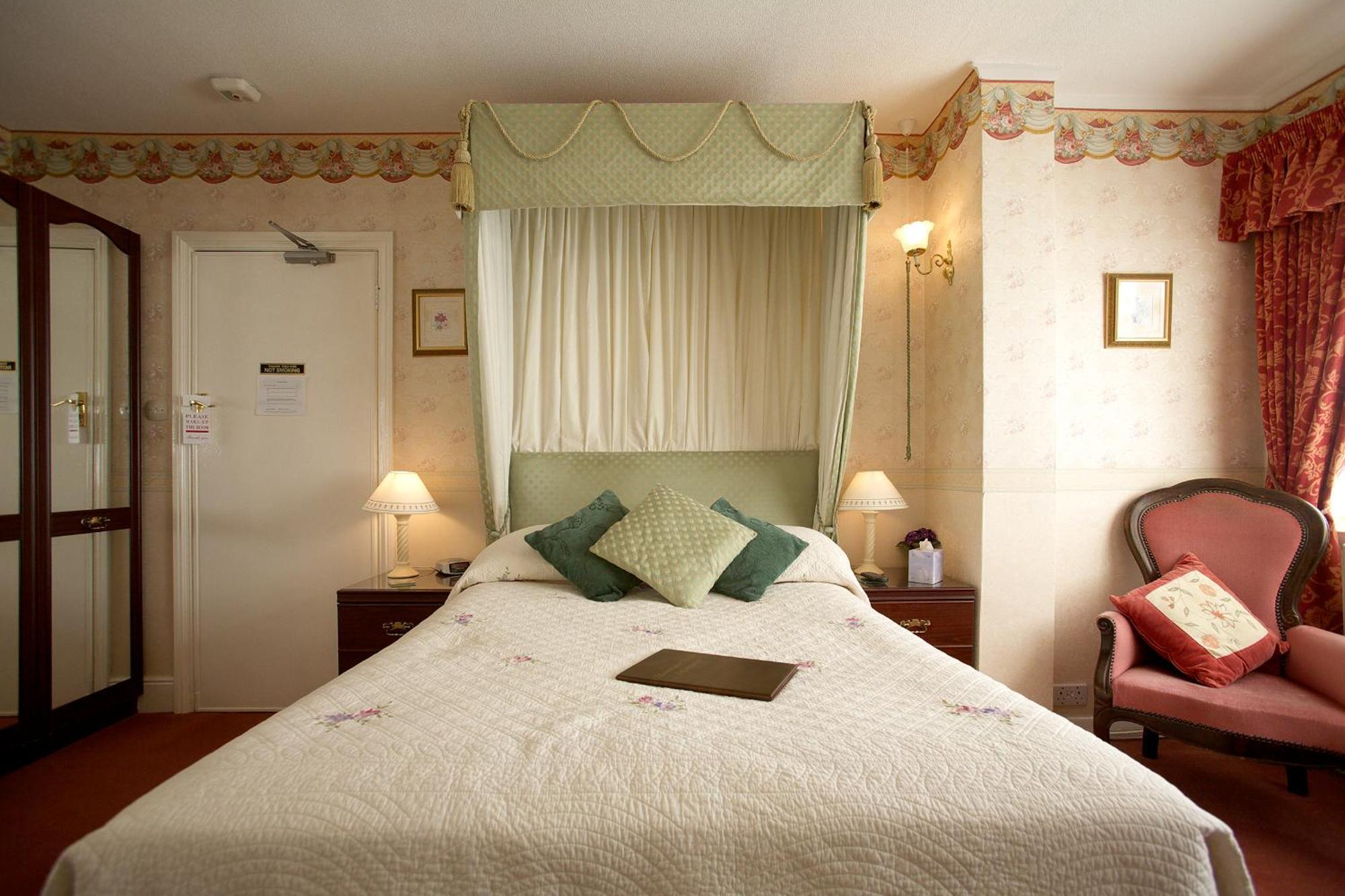 Moonraker House Hotel สแตรทฟอร์ด อะพอน เอวอน ภายนอก รูปภาพ